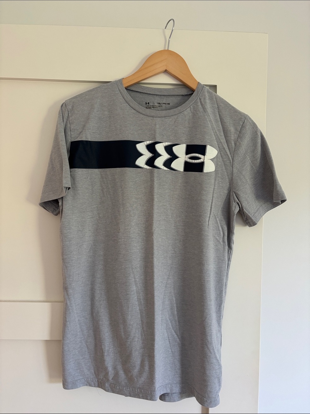 Under Armour TShirt